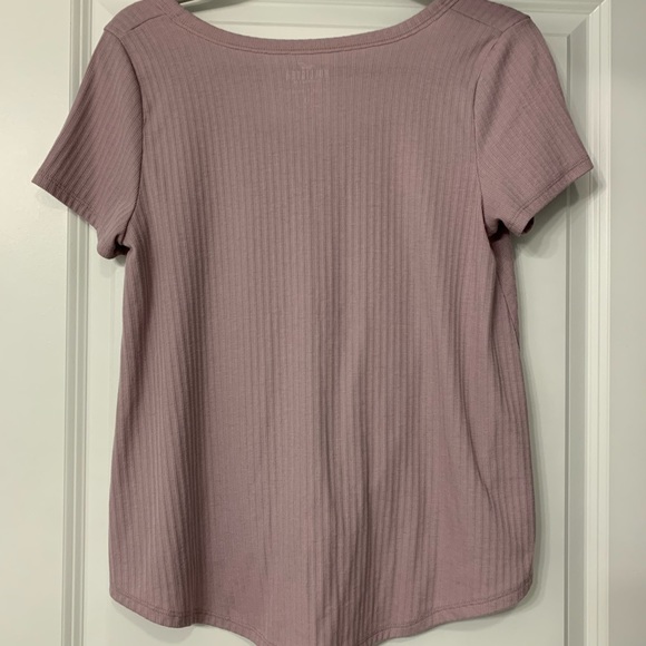 Hollister Tie-Front Easy T-Shirt - Picture 3 of 3